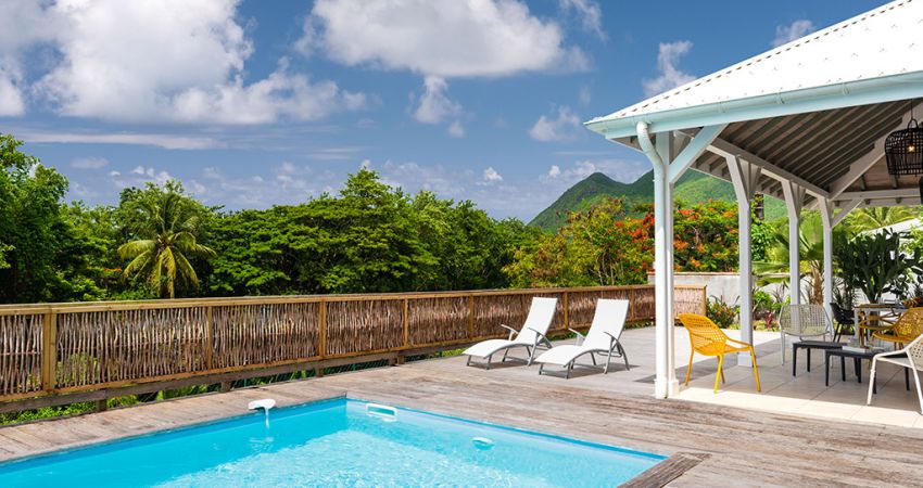 Bed & Rum de Dizac piscine vue montagne mer soleil plage diamant Martinique