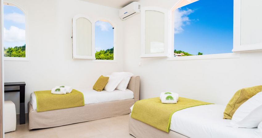 Chambre deux lits villa de luxe Martinique