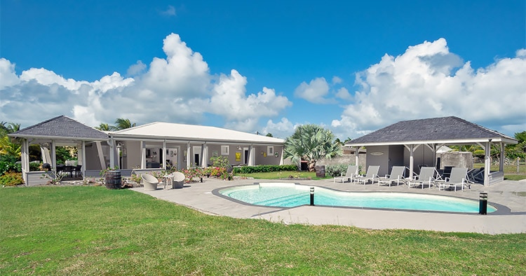 Pourquoi louer une maison avec piscine en Martinique ?